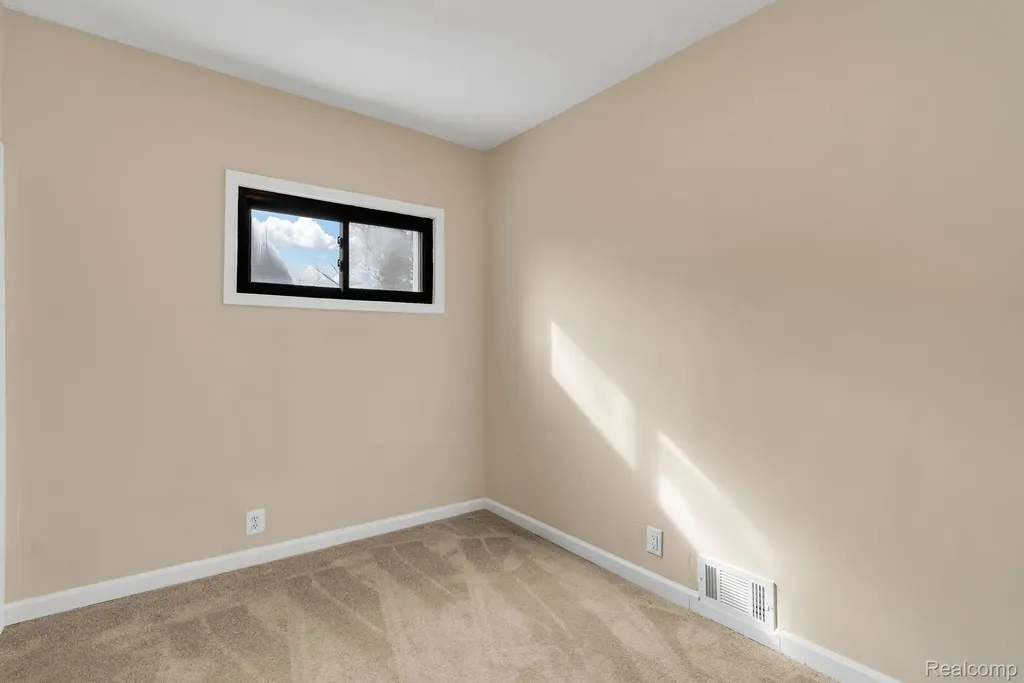 21044 Sunset Avenue Warren City MI 48091