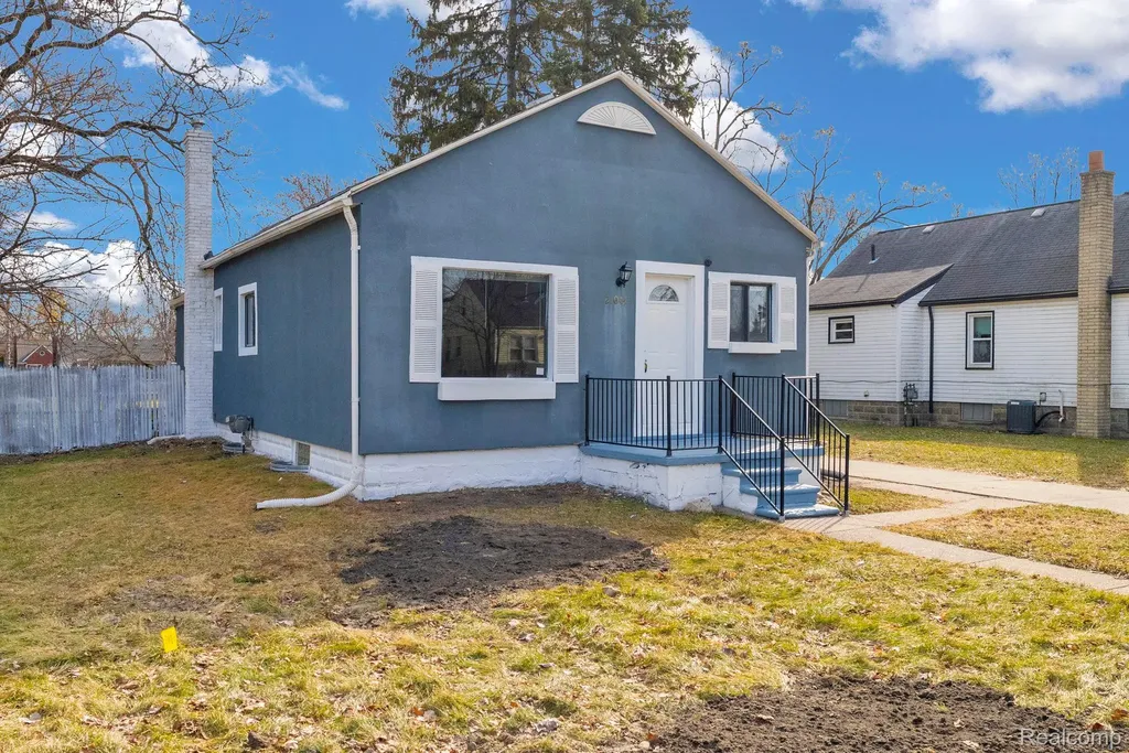 21044 Sunset Avenue Warren City MI 48091