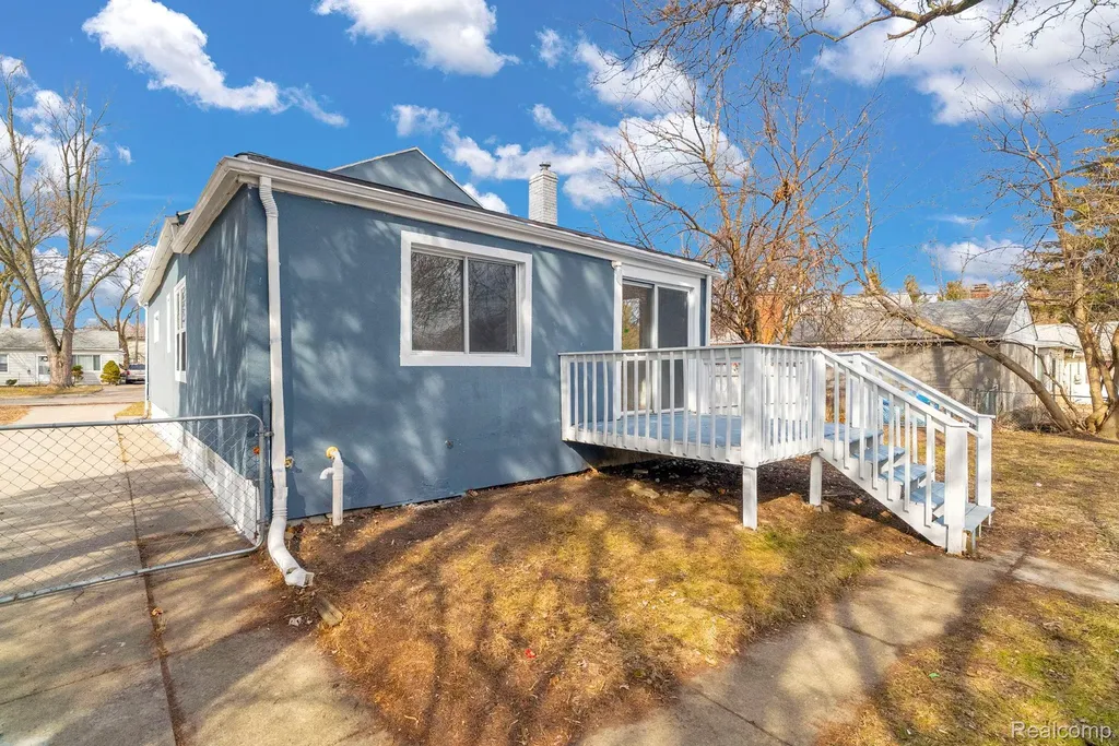 21044 Sunset Avenue Warren City MI 48091