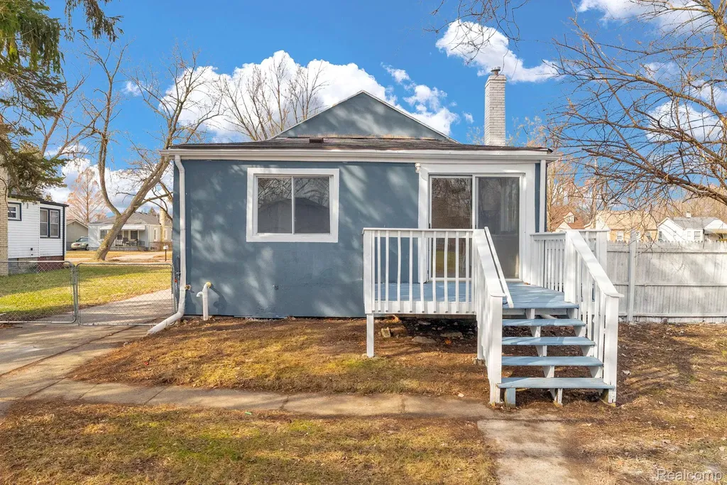 21044 Sunset Avenue Warren City MI 48091