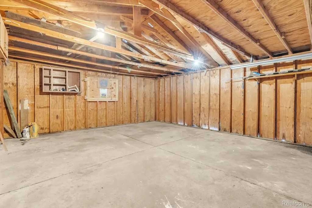 21044 Sunset Avenue Warren City MI 48091