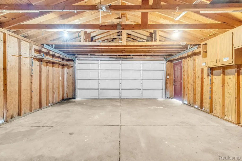 21044 Sunset Avenue Warren City MI 48091