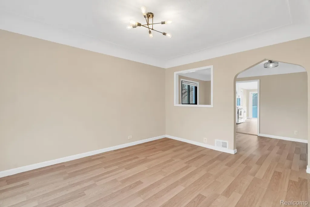 21044 Sunset Avenue Warren City MI 48091