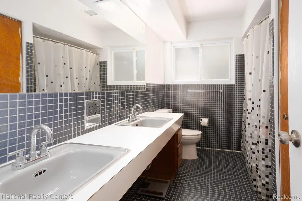 32484 Chesterbrook Street Farmington Hills City MI 48334