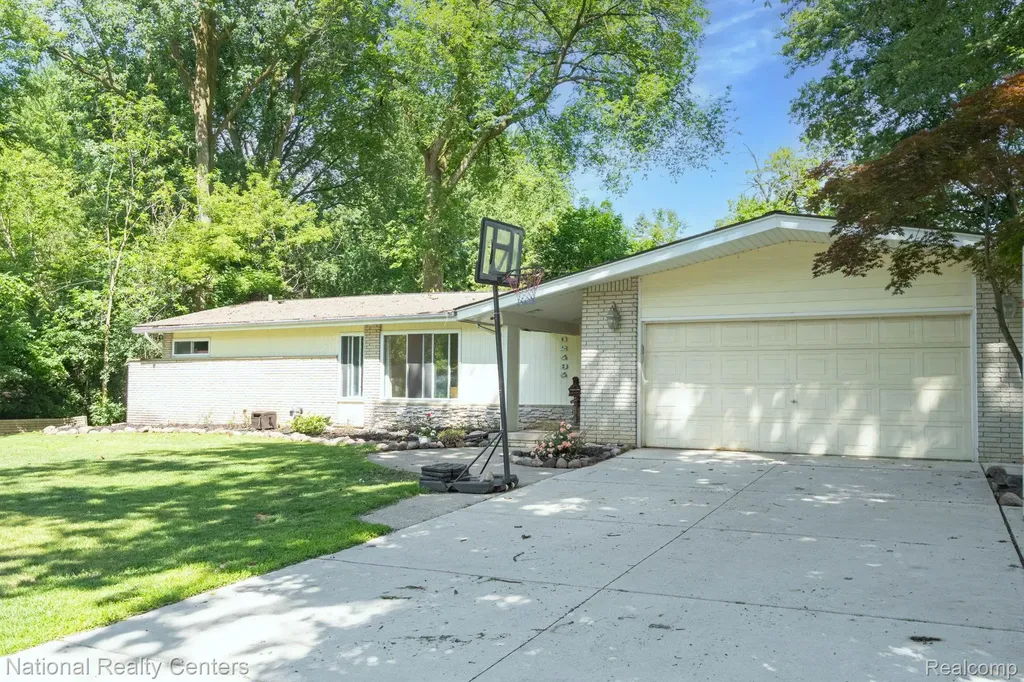 32484 Chesterbrook Street Farmington Hills City MI 48334