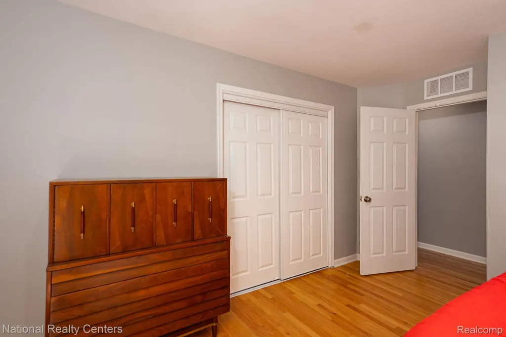 32484 Chesterbrook Street Farmington Hills City MI 48334