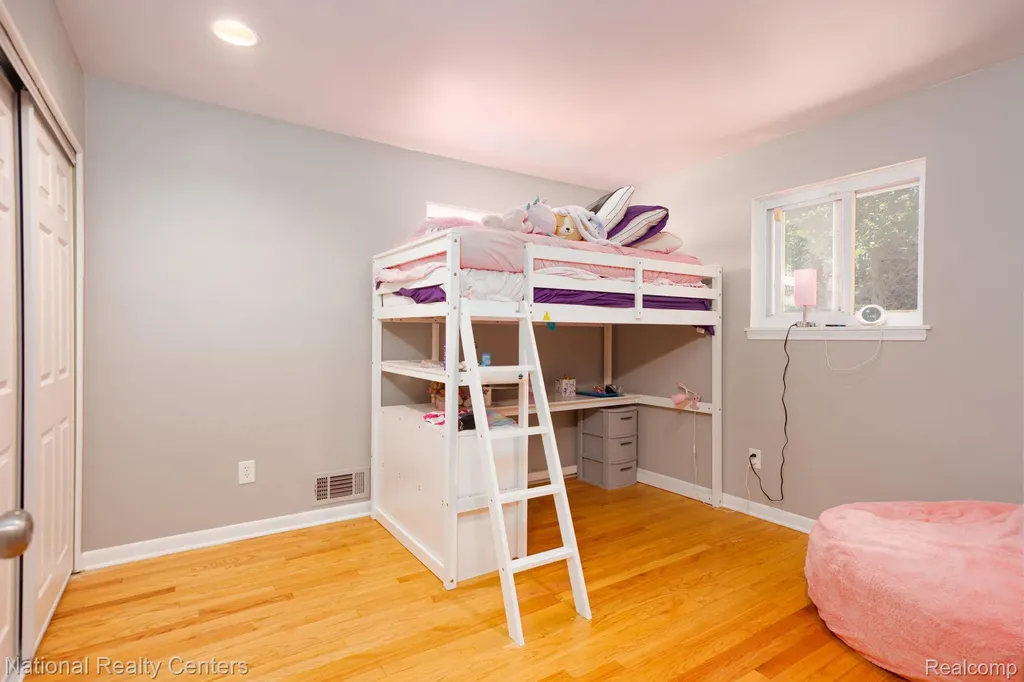 32484 Chesterbrook Street Farmington Hills City MI 48334