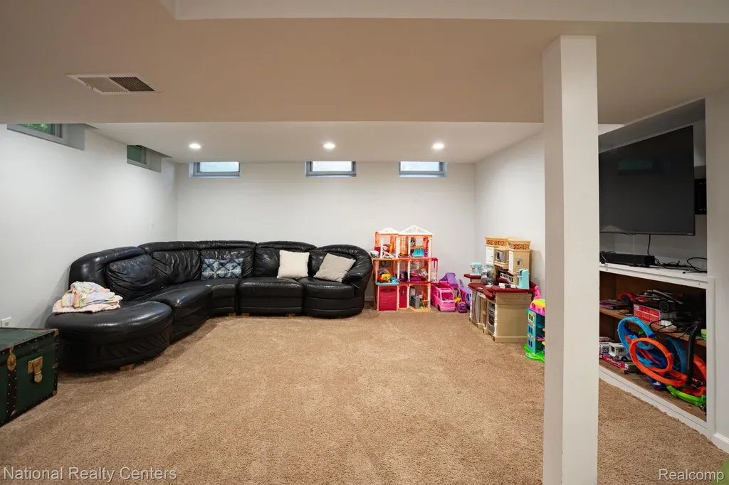 32484 Chesterbrook Street Farmington Hills City MI 48334