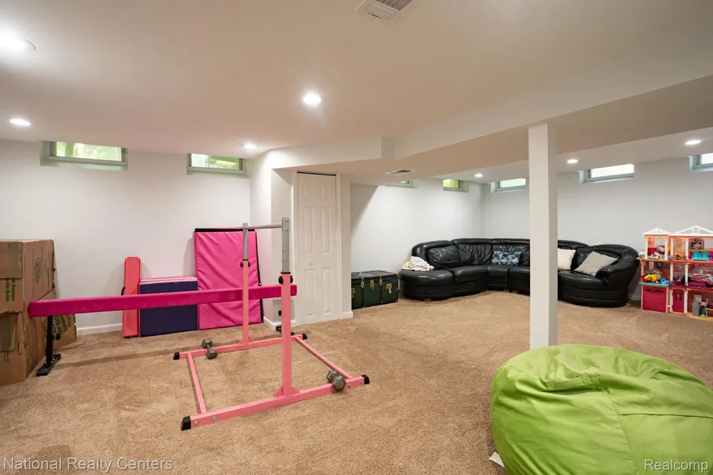 32484 Chesterbrook Street Farmington Hills City MI 48334
