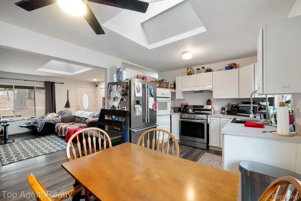 2065 Ridgemont Street Commerce Charter Township MI 48382