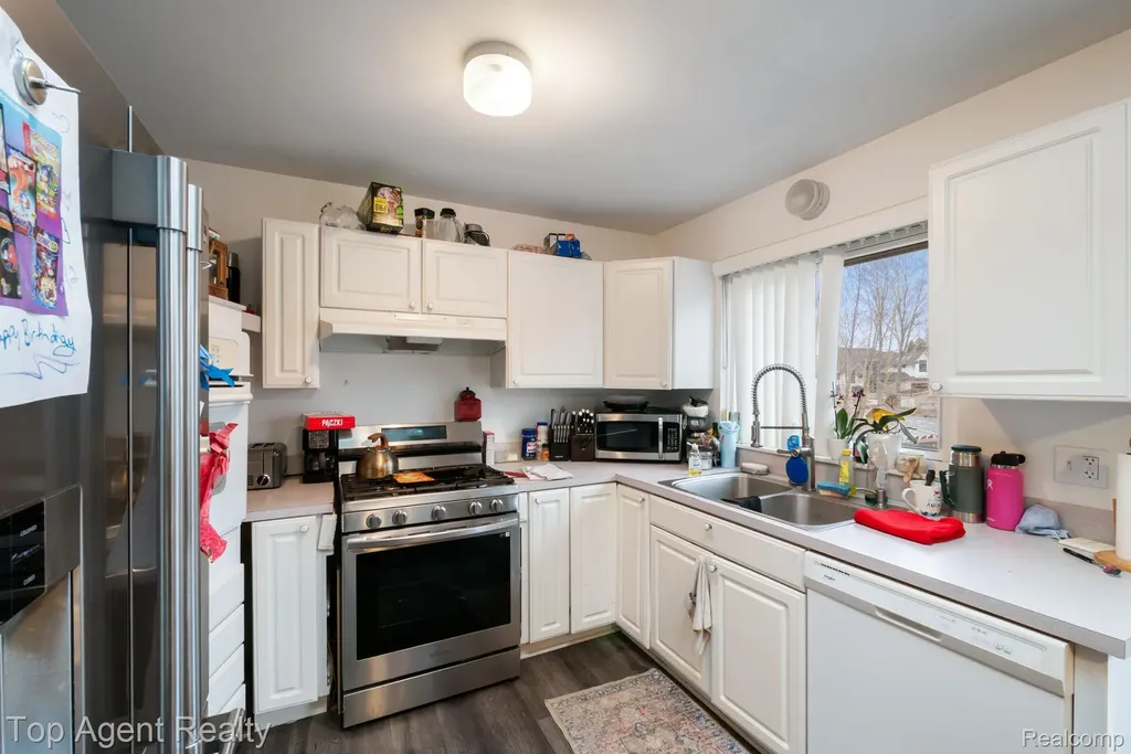 2065 Ridgemont Street Commerce Charter Township MI 48382