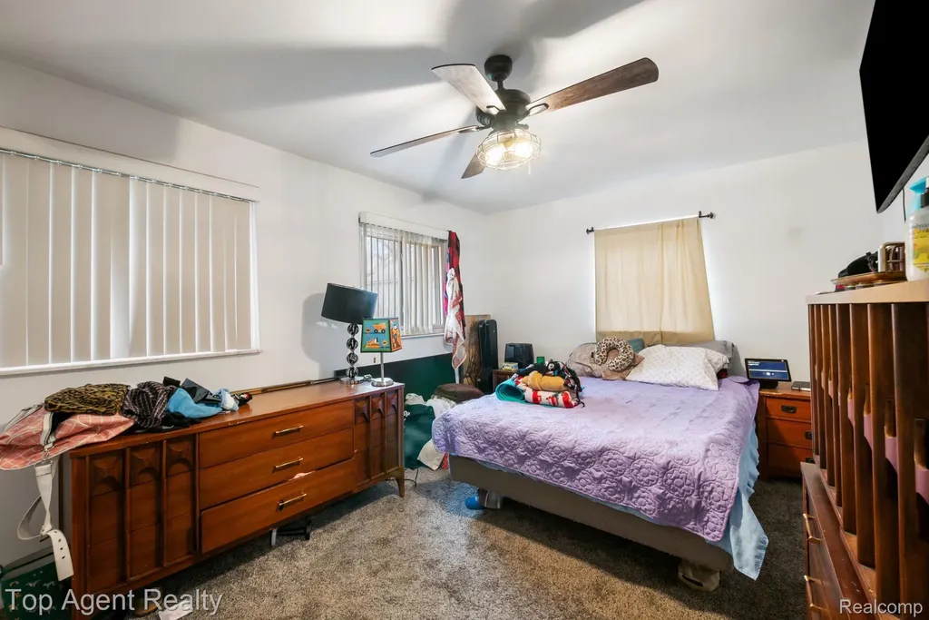 2065 Ridgemont Street Commerce Charter Township MI 48382
