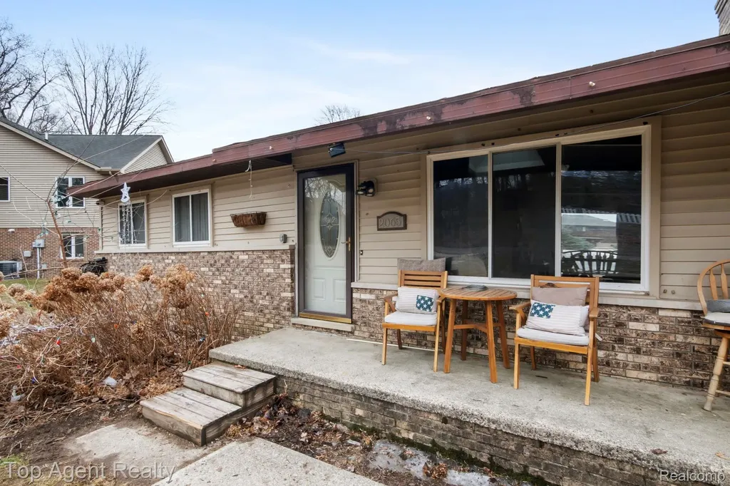 2065 Ridgemont Street Commerce Charter Township MI 48382