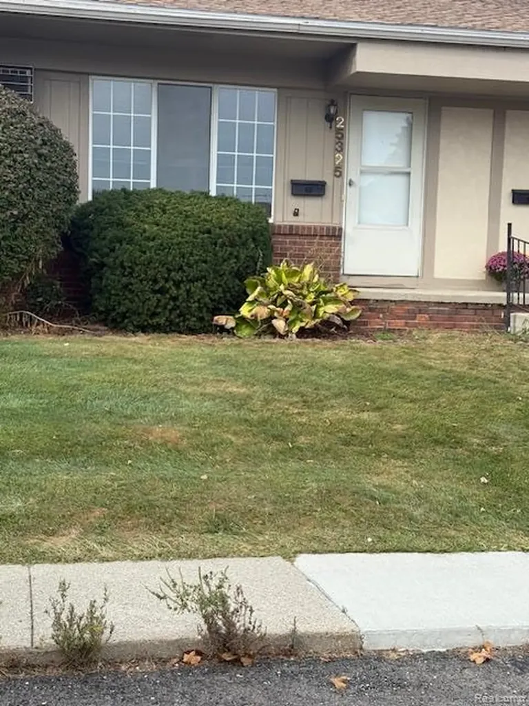 25325 Potomac Drive South Lyon City MI 48178