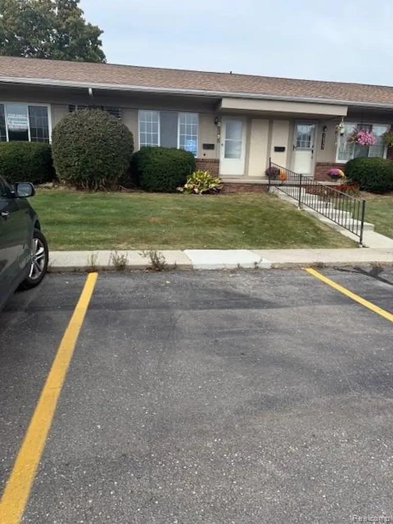25325 Potomac Drive South Lyon City MI 48178