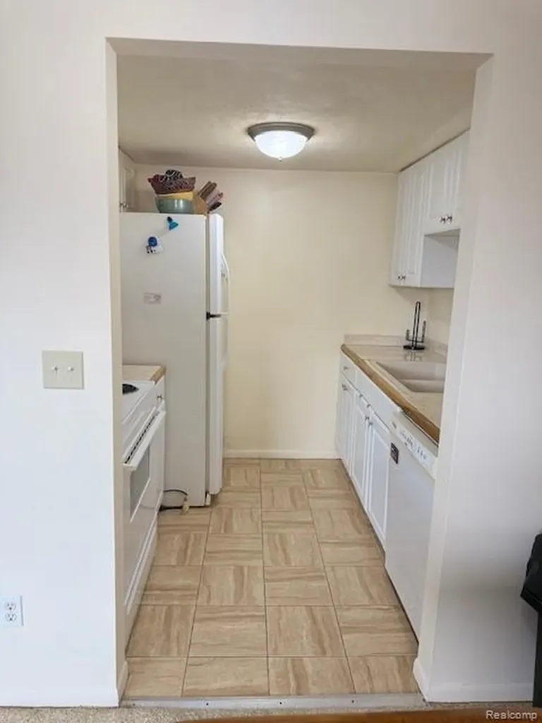 25325 Potomac Drive South Lyon City MI 48178