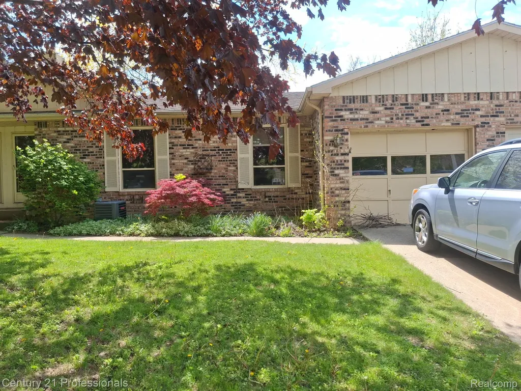 2513 Golden Shores Drive Fenton Charter Township MI 48430