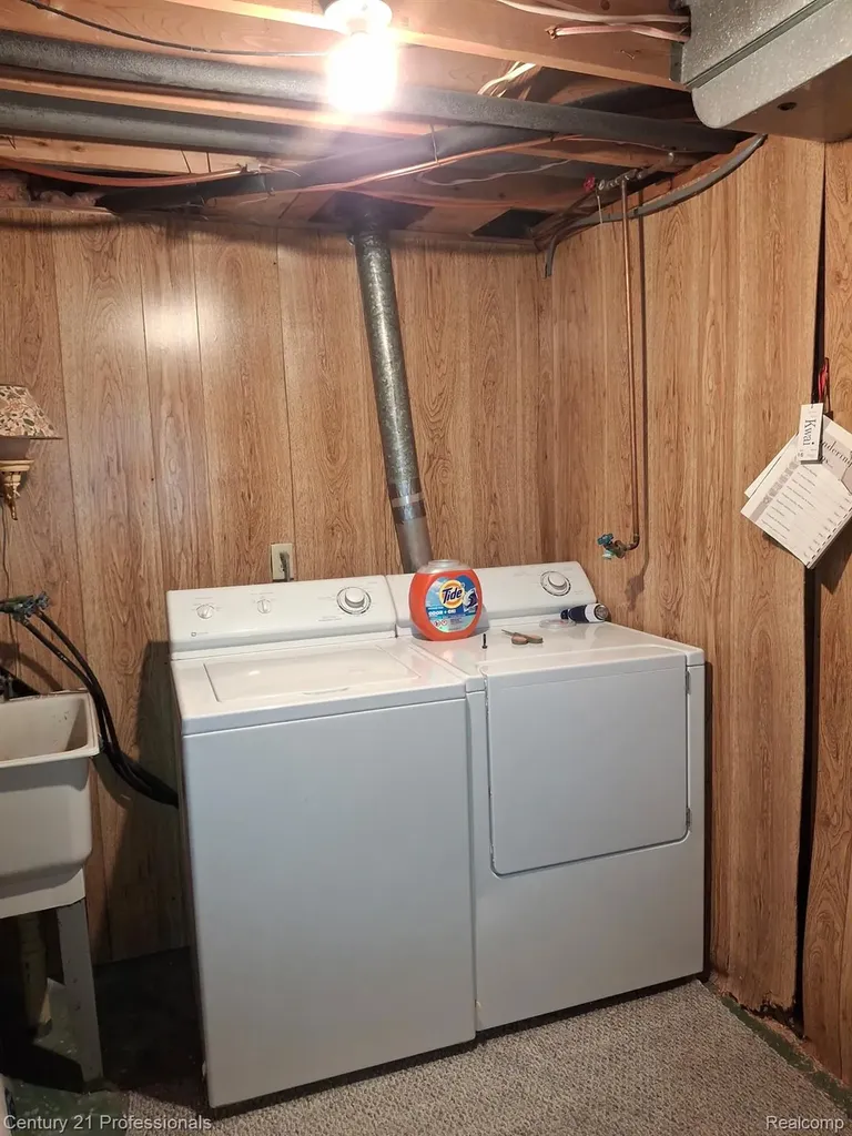 2513 Golden Shores Drive Fenton Charter Township MI 48430