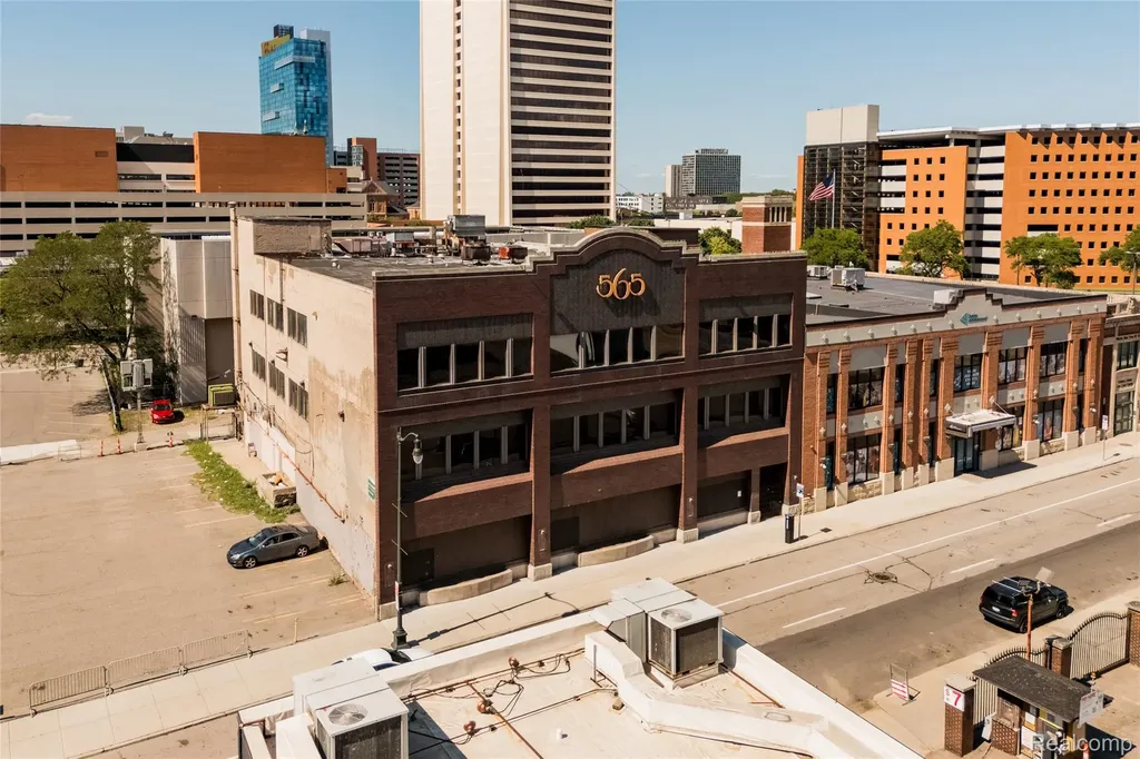 565 E Larned Street Detroit City MI 48226