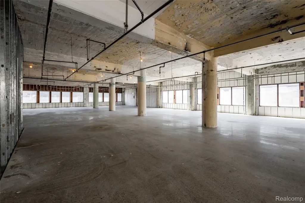 565 E Larned Street Detroit City MI 48226