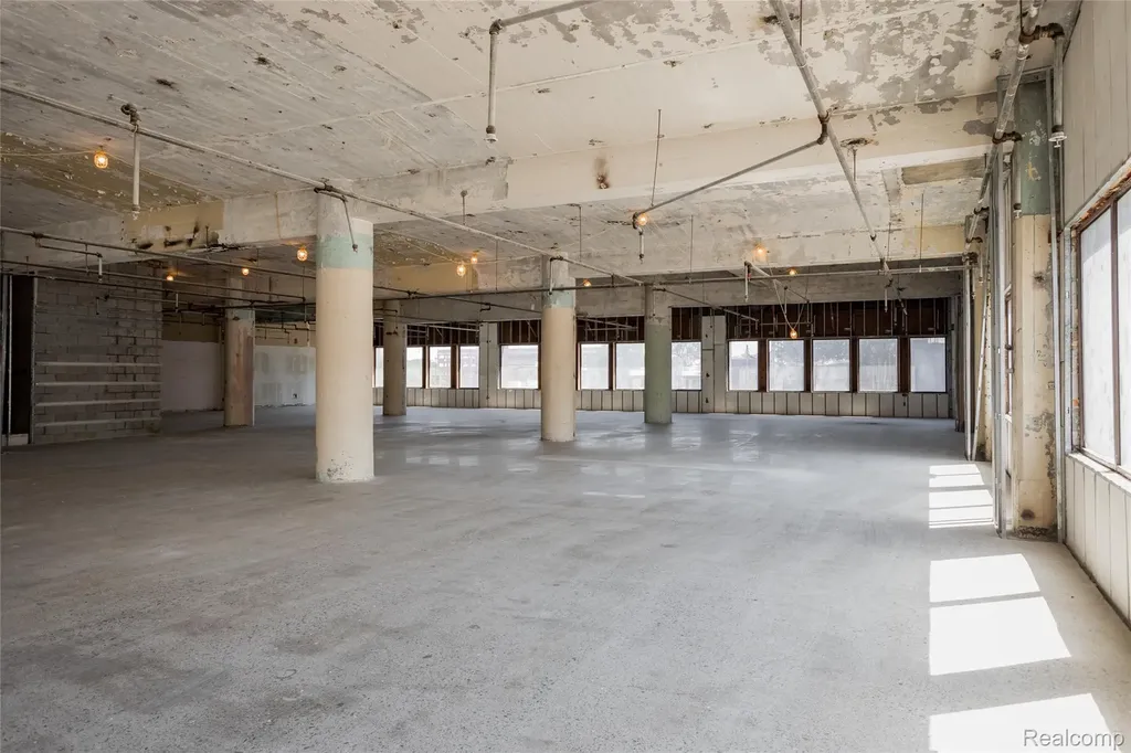 565 E Larned Street Detroit City MI 48226