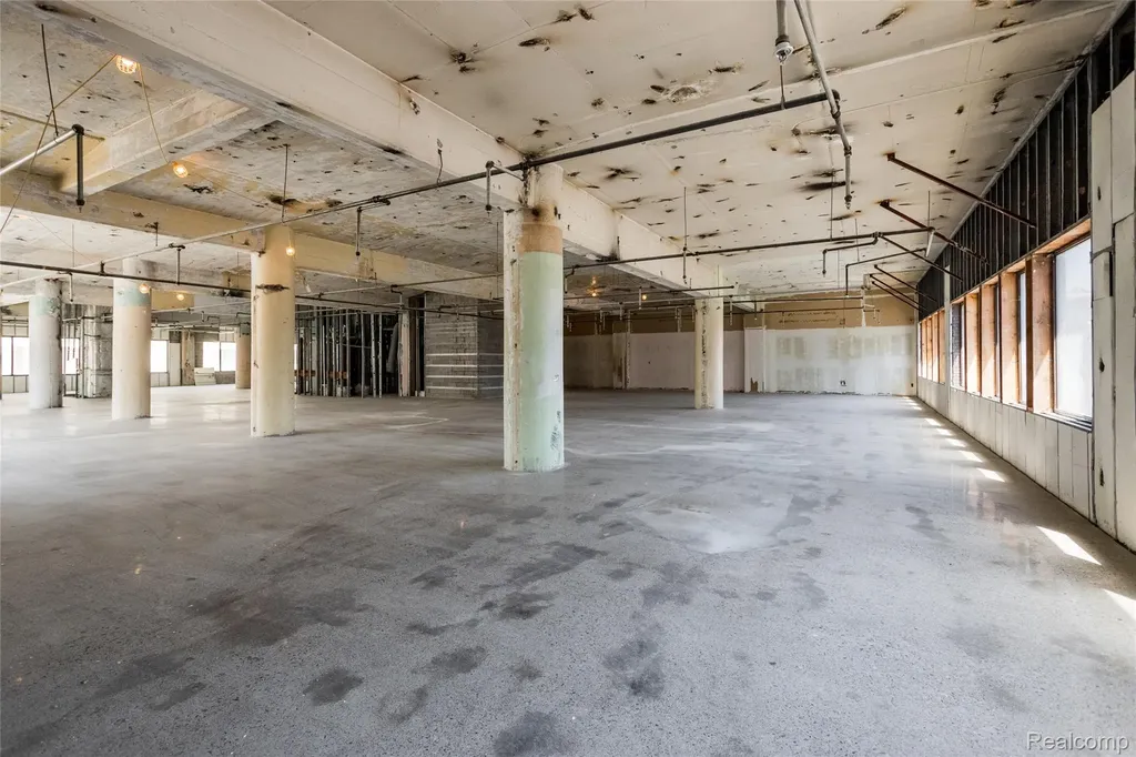 565 E Larned Street Detroit City MI 48226