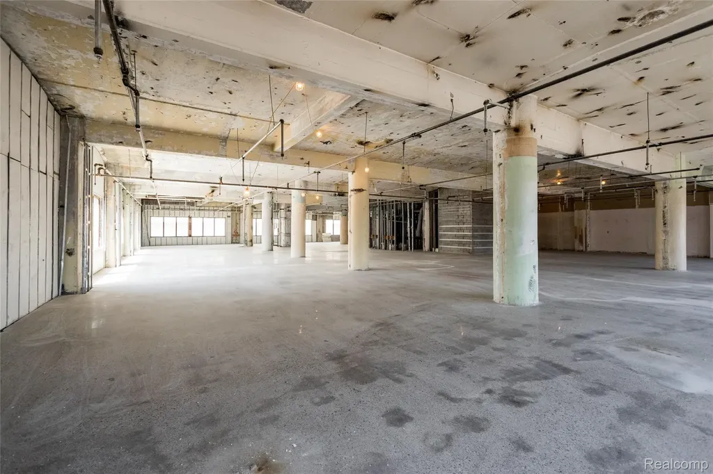 565 E Larned Street Detroit City MI 48226