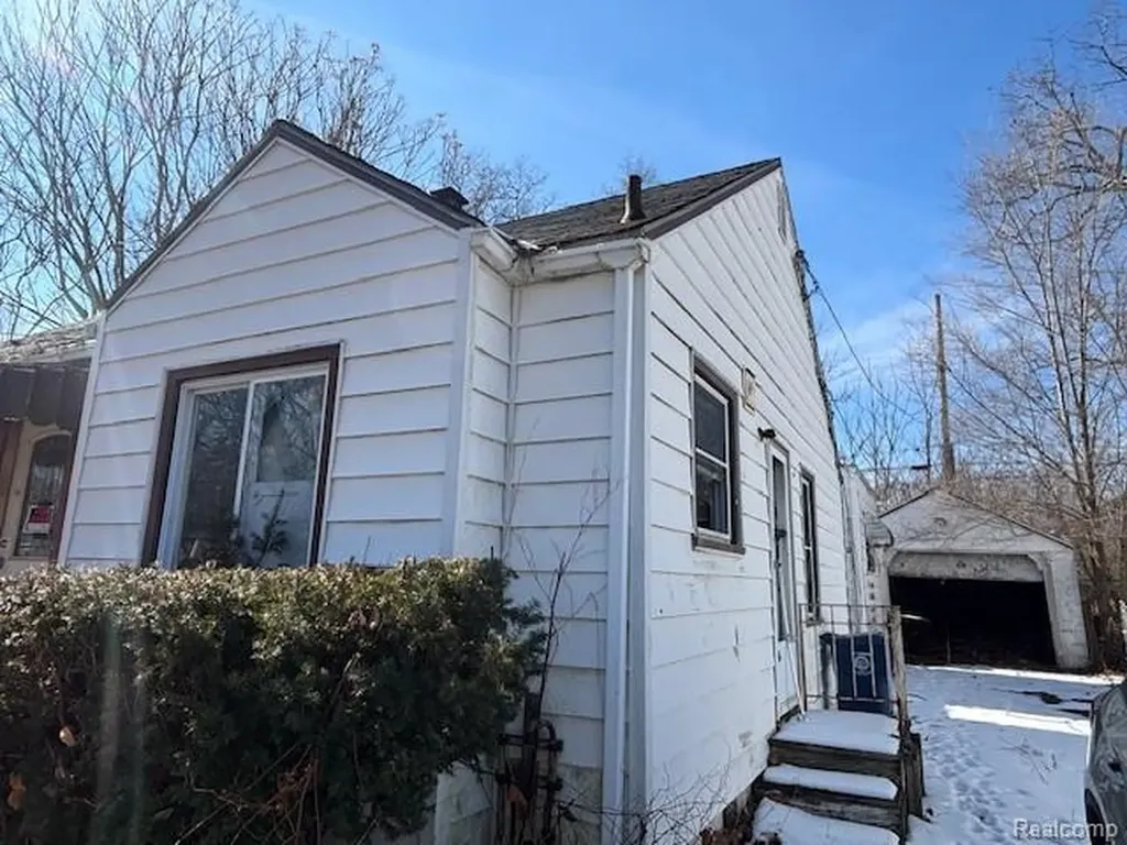 2631 Brownell Boulevard Flint City MI 48504