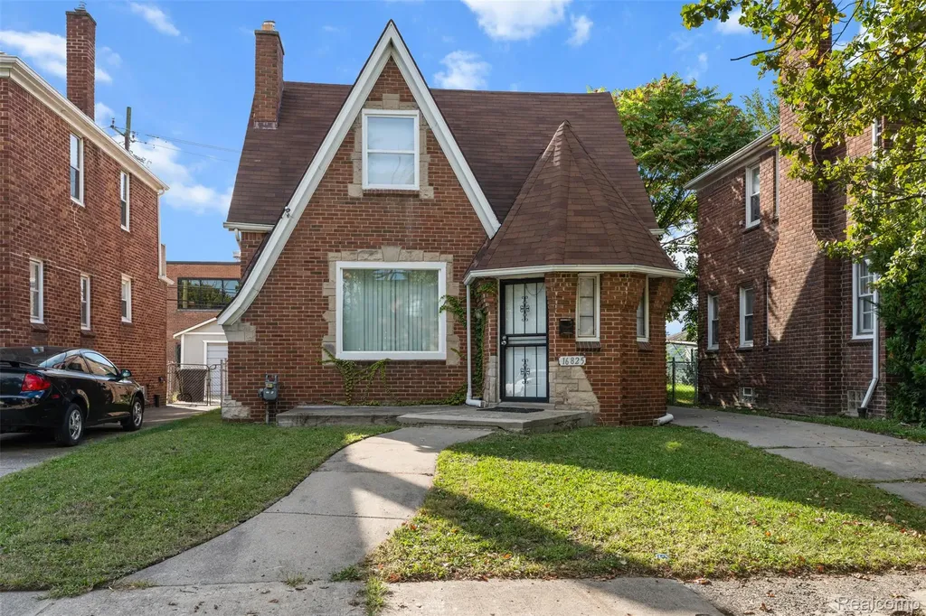 16825 Manor Street Detroit City MI 48221