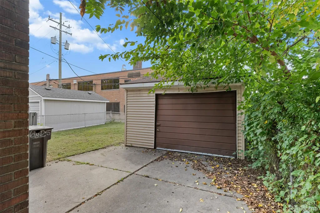 16825 Manor Street Detroit City MI 48221