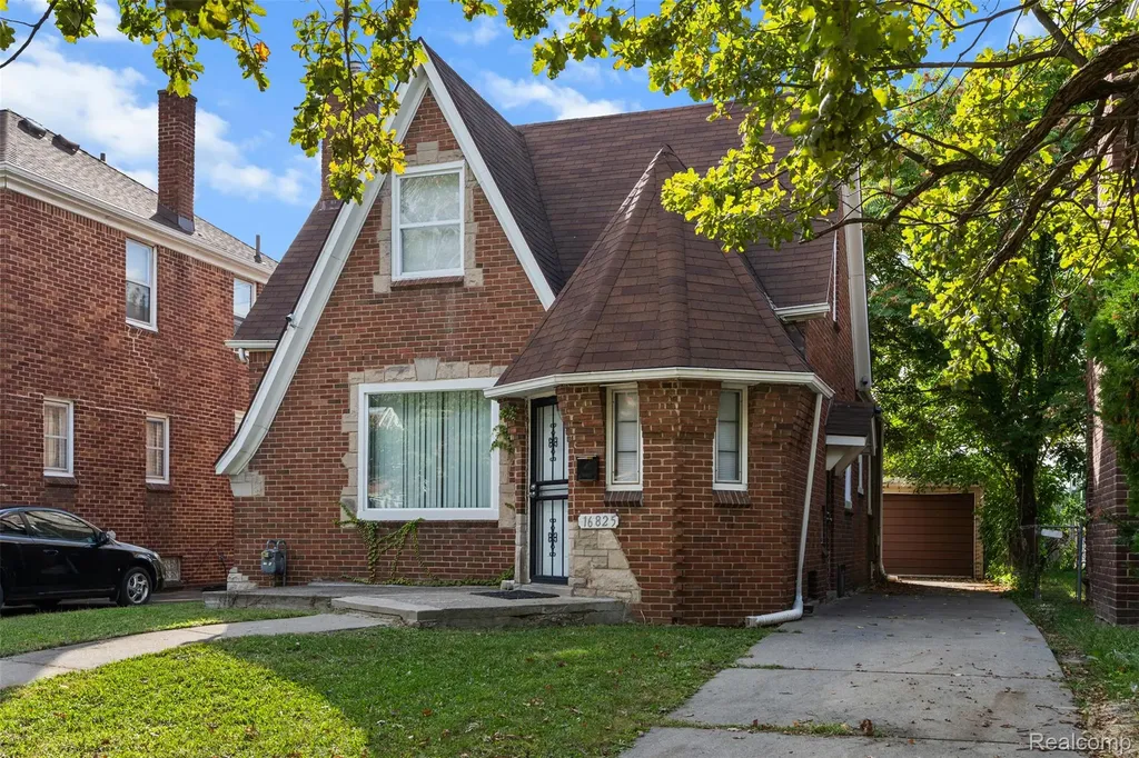 16825 Manor Street Detroit City MI 48221