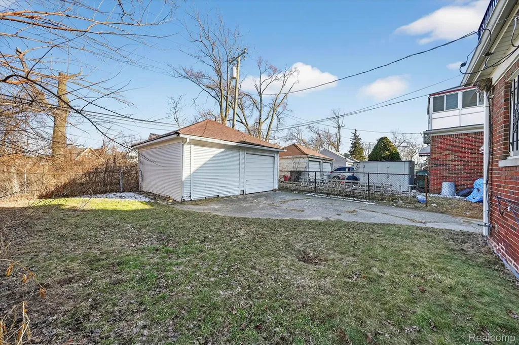 15888 Ohio Street Detroit City MI 48238