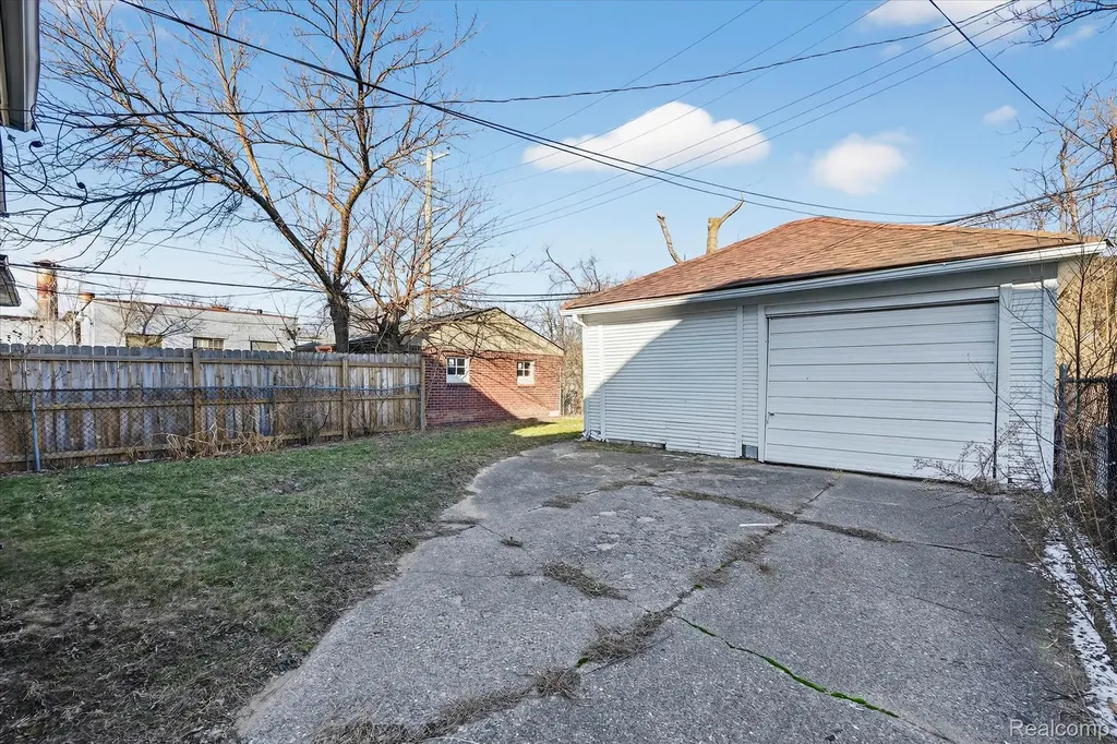 15888 Ohio Street Detroit City MI 48238