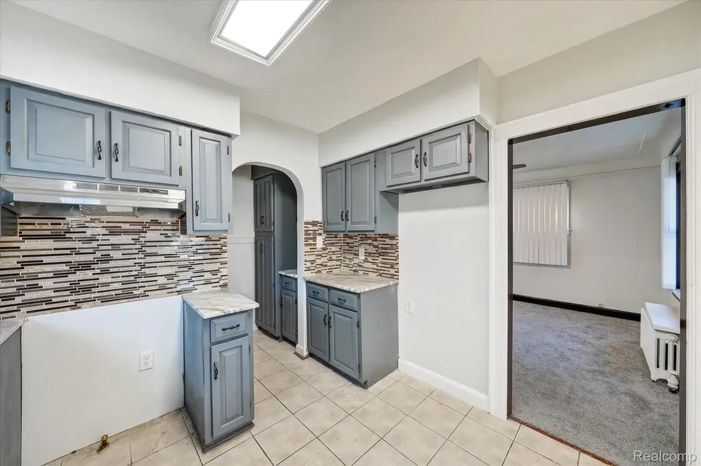 15888 Ohio Street Detroit City MI 48238