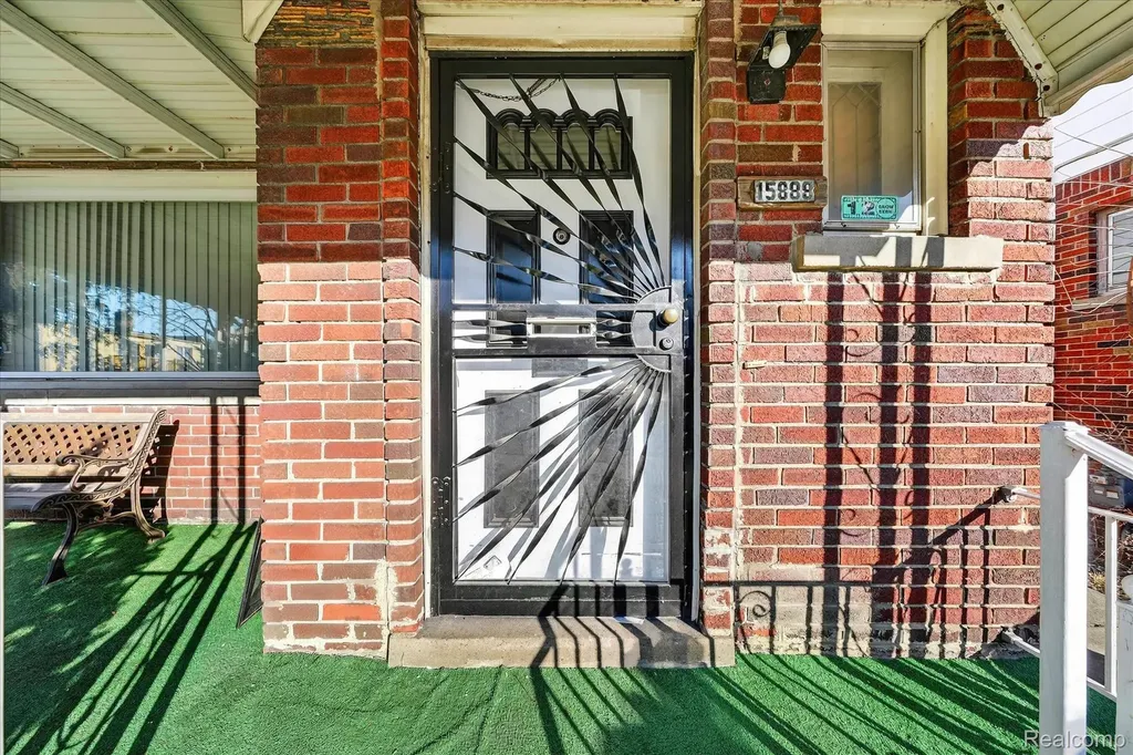 15888 Ohio Street Detroit City MI 48238