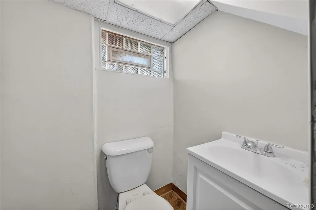 15888 Ohio Street Detroit City MI 48238