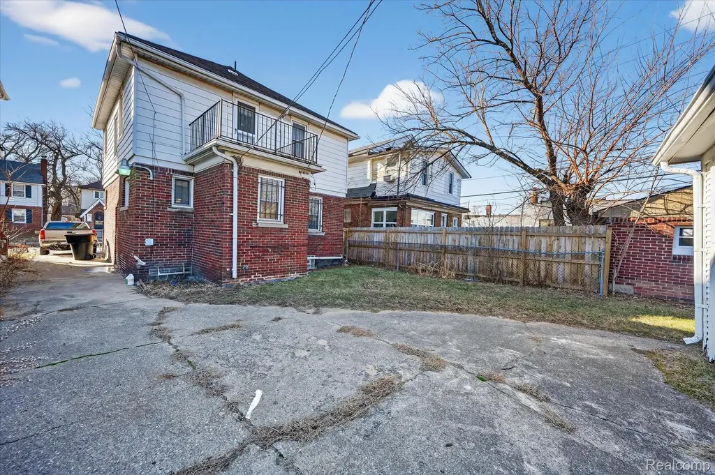 15888 Ohio Street Detroit City MI 48238