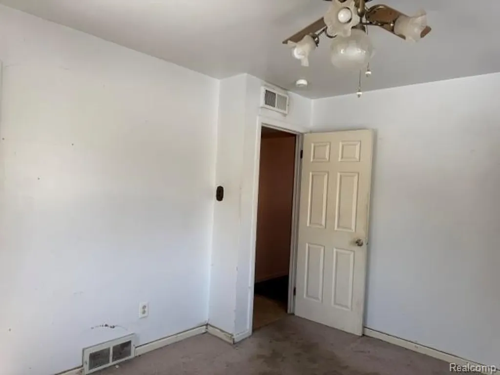 151 W Sheffield Avenue Pontiac City MI 48340