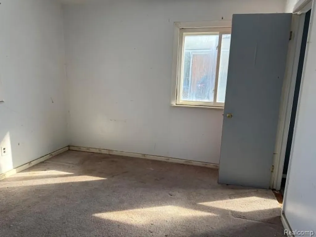 151 W Sheffield Avenue Pontiac City MI 48340