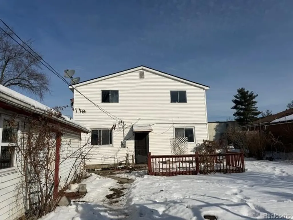 151 W Sheffield Avenue Pontiac City MI 48340
