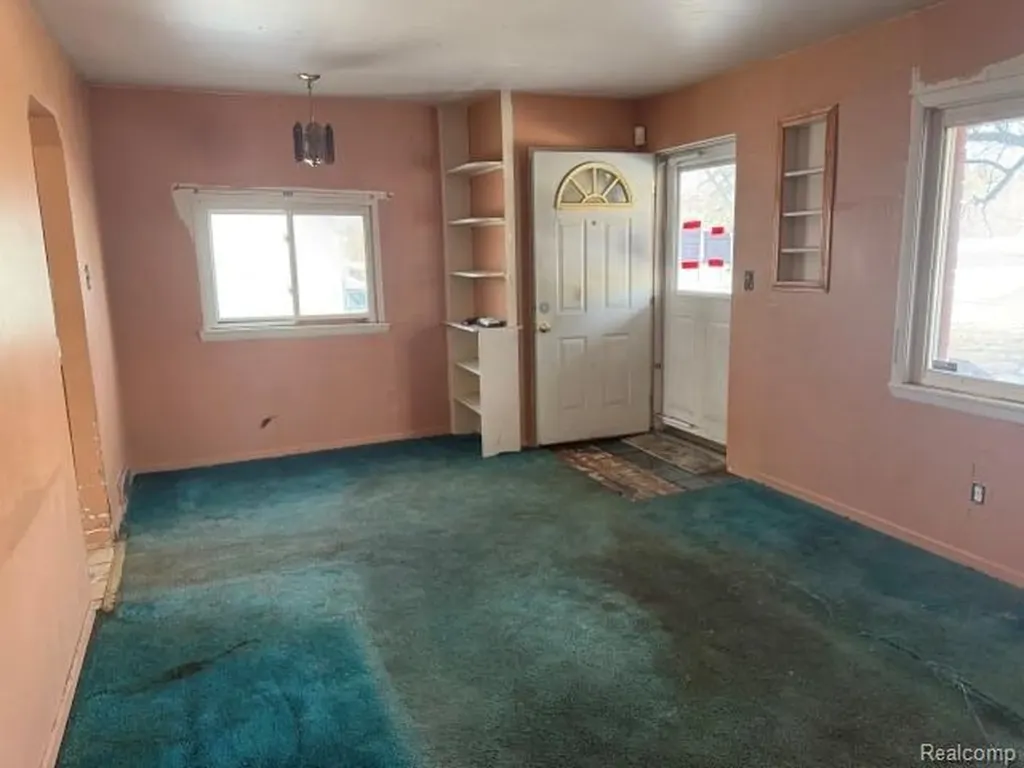 151 W Sheffield Avenue Pontiac City MI 48340