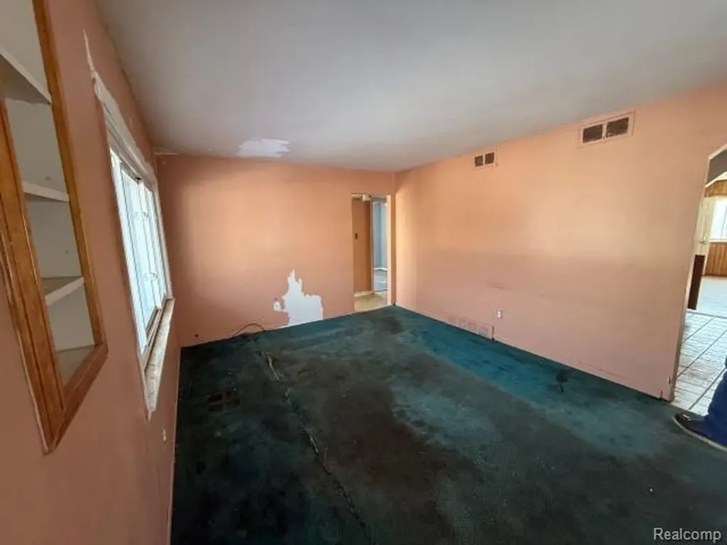 151 W Sheffield Avenue Pontiac City MI 48340
