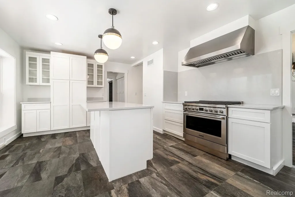 26914 Pebblestone Street Southfield City MI 48034