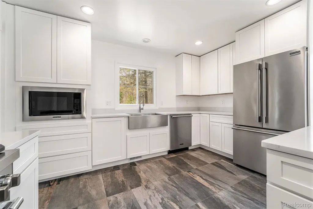 26914 Pebblestone Street Southfield City MI 48034