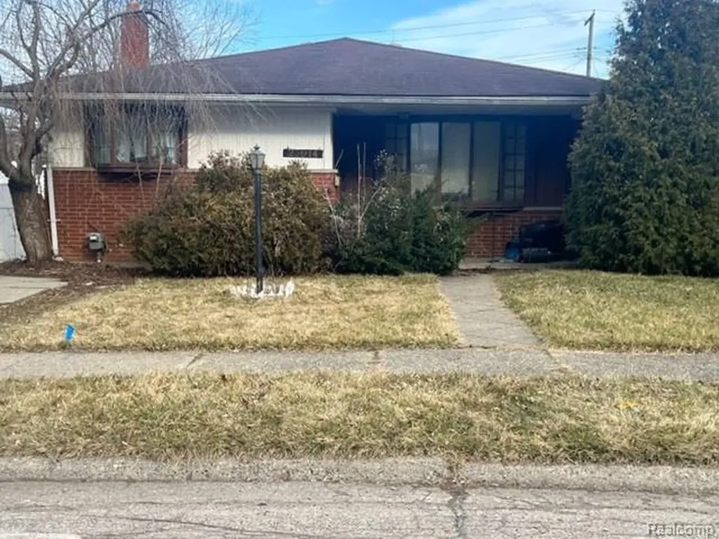 25914 Normandy Street Roseville City MI 48066