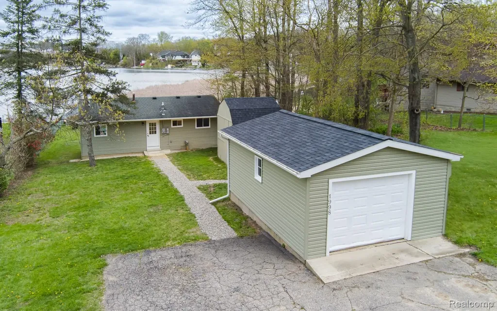 1998 Lakeview Drive Oregon Township MI 48446
