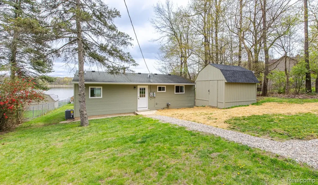 1998 Lakeview Drive Oregon Township MI 48446