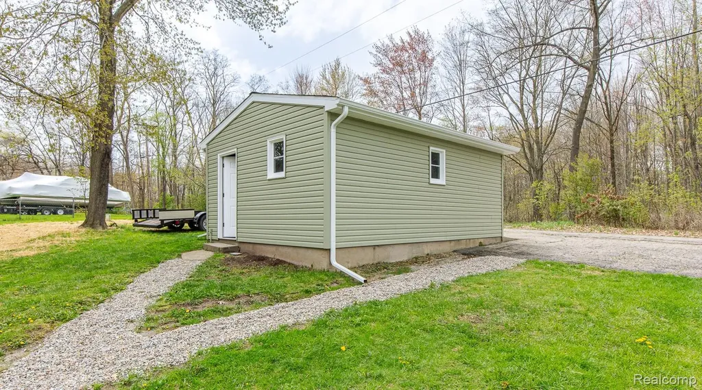 1998 Lakeview Drive Oregon Township MI 48446