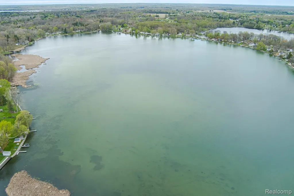 1998 Lakeview Drive Oregon Township MI 48446