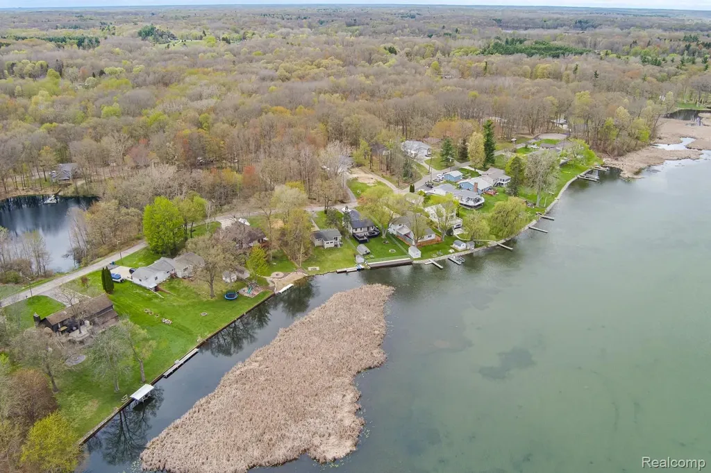 1998 Lakeview Drive Oregon Township MI 48446